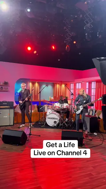 How good was this performance of Get a Life from when the band were on Channel 4