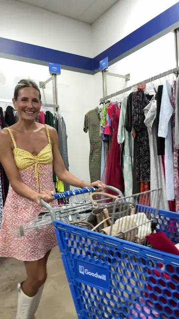 Feathers. Tulle. Vintage. Lemons. We covered a lot of ground today. 🛒 #thriftto