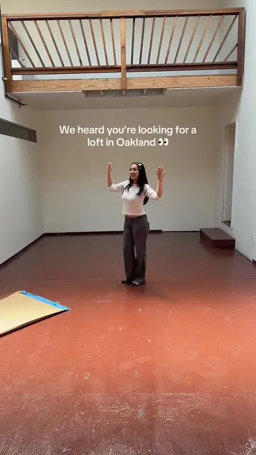 This $3,317 Oakland loft is available! Book on The Apartment Plug app 💛🤓  @The