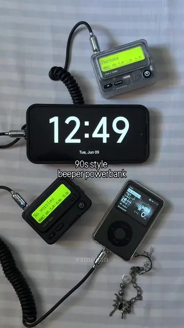 Retro 90s style Beeper Powerbank from @Trozk 🔋⚡ 🔗 in bio if you're interested 