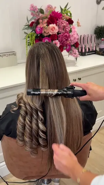 Can’t get your curling tong waves to look right? Watch this ✨ #blowout #curling 