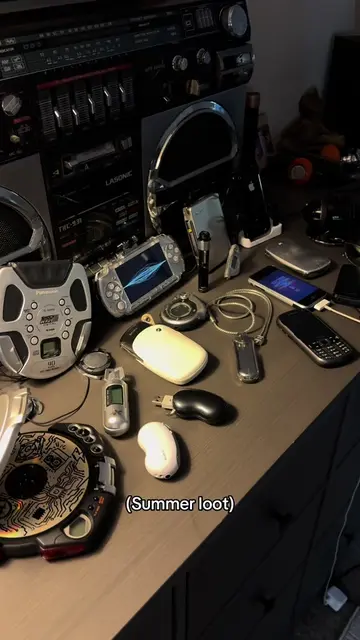 Your childhood is on this desk  somewhere ✨📹 #00snostalgia #technology #fyppp #