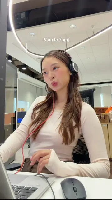 First day as a full ✨marketing girlie✨ วันแรกยังไม่ค่อยยุ่ง วันต่อไป….🤣 #office