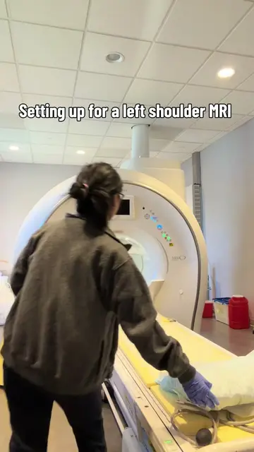 It’s a shoulder kinda day today. #mritech #xraytech #mri 