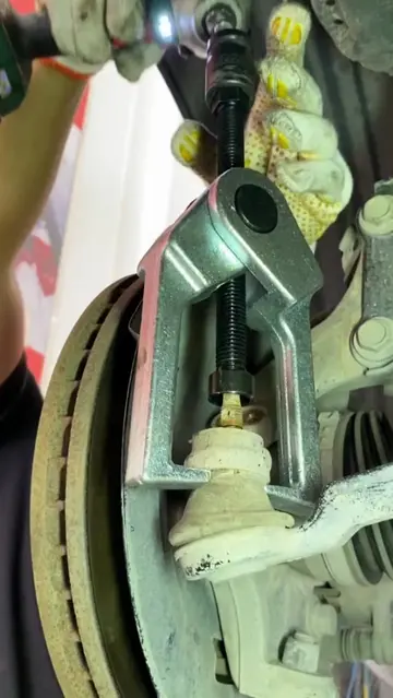 The pro way to pull ball joints. 🔗 Link in bio to grab your kit, or DM me for d