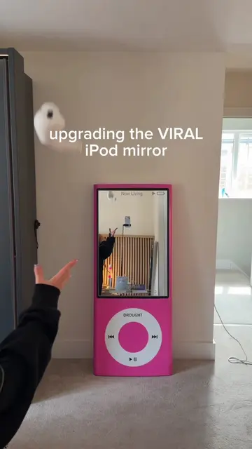 it has lights and PLAYS MUSIC. are you happy queens?!💋🐆💌 #Tech #ipod #ipodmir