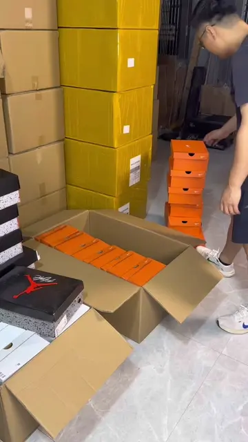If you are looking for a shoe wholesaler, you should find me.