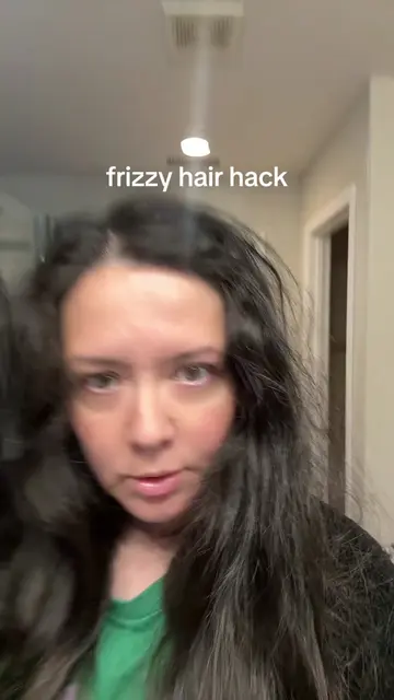 Frizzy hair 👋🏻 #frizzyhair #frizzyhairtips #summerwins #tiktokshopdealsforyoud