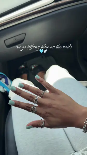 this color goes so well with silver jewelry!! #nailinspo #tiffanyblue #shortsqua