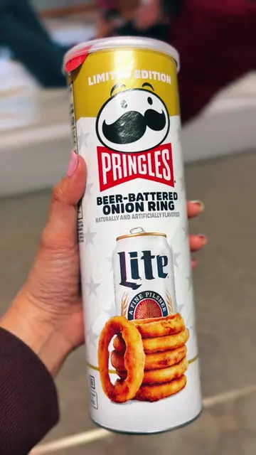 Have you guys spotted the new Beer-Battered Onion Ring Pringles yet? Let me know