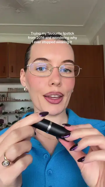 This is soooo nostalgic to me. Velvet Teddy forever 🧸 #velvetteddy #lipstick @M