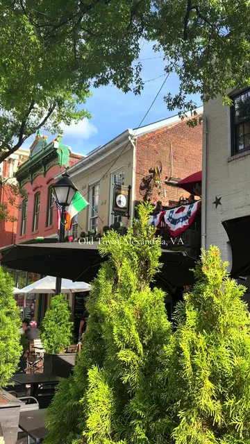 One of my favorite places to spend the day - 📍 Old Town Alexandria, Va 🌊☀️ Cob