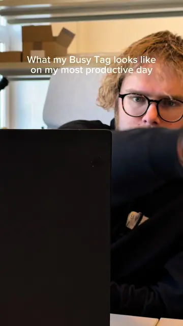 Watch how the screen changes from deep work to in a meeting to available without
