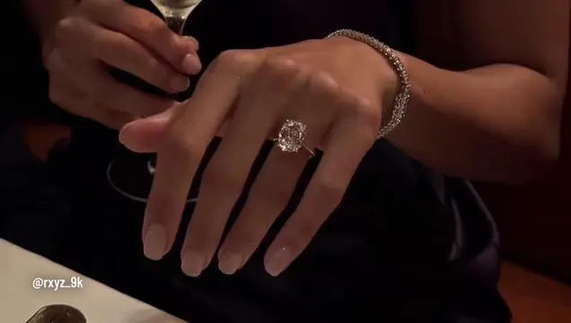 i’m in love. #engagement #diamonds #rxyz_9k 