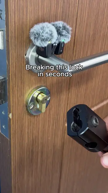 Better than kicking your door 😳 #polocom #lockpicking #locksmithtools #lockpick