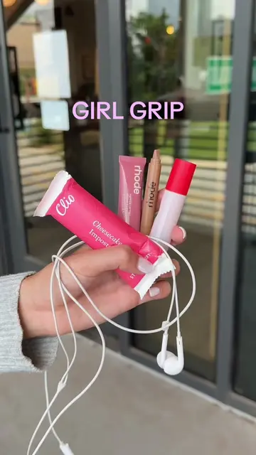 never get between a girl and her clio bars 💅 #girlgrip 