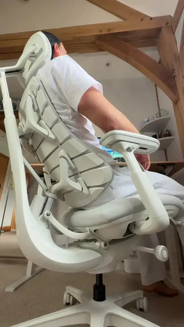 Can your chair cool your butt off??? 🥶 Comment ‘LINK’ and I’ll DM it to you ✅🔗