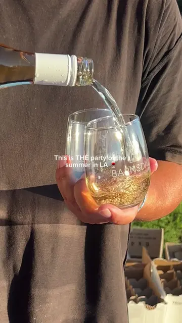Add this to your LA summer bucket list 🌞 Barnsdall Friday Wine Nights are one o
