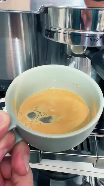 ¿Cambiaste de granos de café y tu máquina sigue con la configuración vieja? ☕🔄 