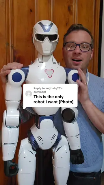 Replying to @augbaby75I bought a humanoid robot from China! What would you like 