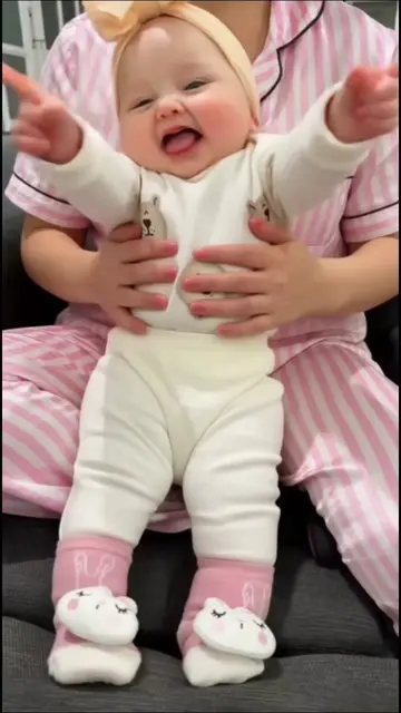 #capcut #capcutpioneer #pioneertemplate #aibaby #babydance 