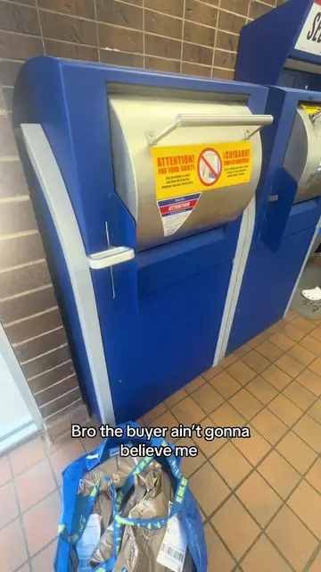 “Yo you still shipping this out”#depopseller #quickshipping #postoffice 