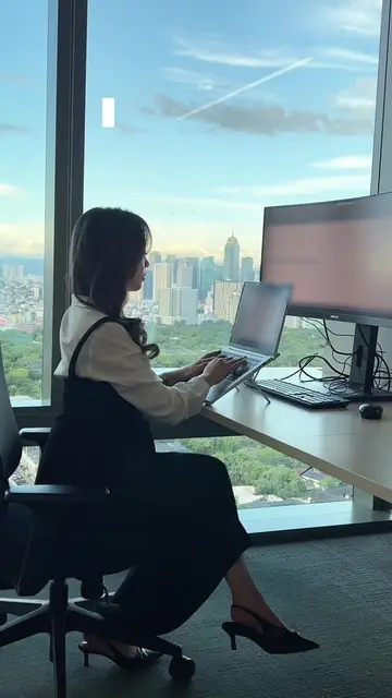 spend the day with me at work 👩🏻‍💻 #foryoupage #corporate #work 