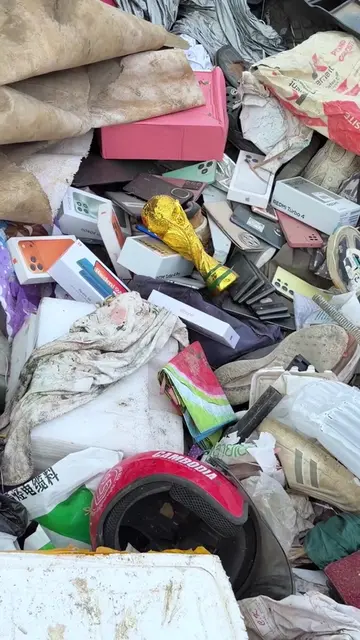A lots of phone & world cup champions in rubbish #worldcup #phone #tiktok #trand