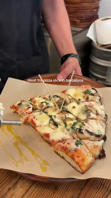 10/10 experience @Picaresca Pizza  📍Carrer dels Corders, 15  #barcelonaguide #p