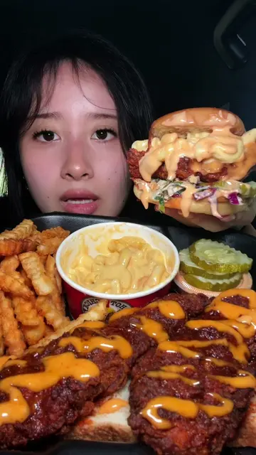 In love 🔥 @Dave’s Hot Chicken #daveshotchicken #friedchicken #crunchy #mukbang 