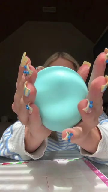 New nails + squishy!! #squishy #asmr #smallcreators #nail #nailinspo 