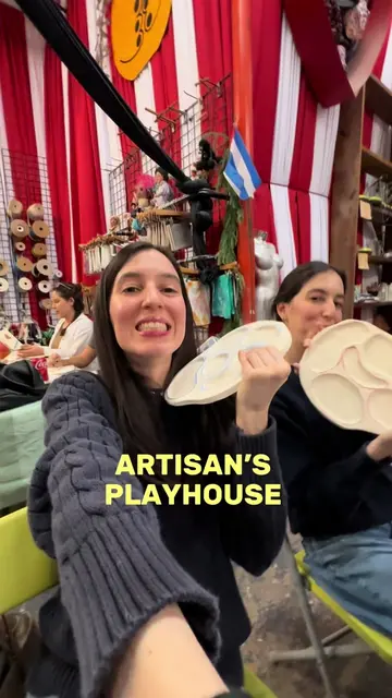 Ceramic glazing en @Artisans playhouse 🖍️🎨👩🏻‍🎨 #ceramics#glazing#pottery#ha