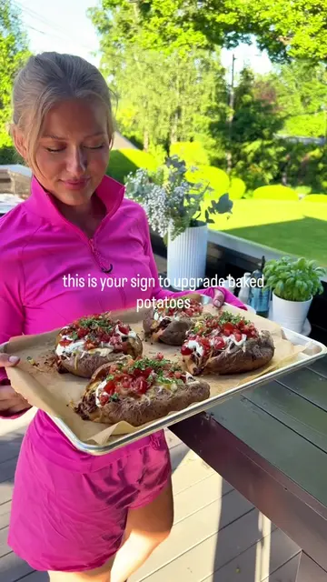 the loaded baked potato of your dreams, you’re welcome👼💛 recipe in comments ↓ 