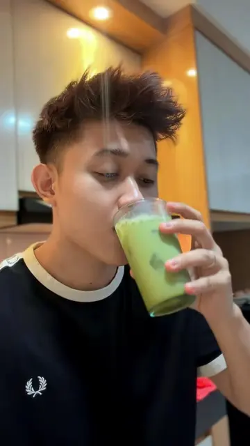 Awalnya cuma penasaran sama rasanya, ternyata Es Teh Poci Sakura Matcha Latte bi