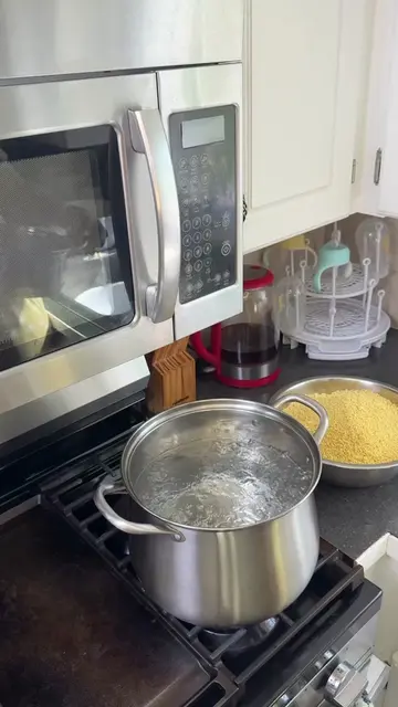 What’s cooking? Cook with me. #cookingmotivation #cookwithme #baby #viral #reels