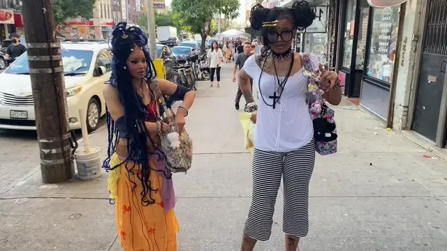 Cute little lady wanted to take a picture with us :3 🥹🥹
