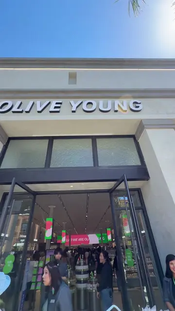 so glad I got to shop my @MEDIHEAL USA favorites at the new Olive Young store in