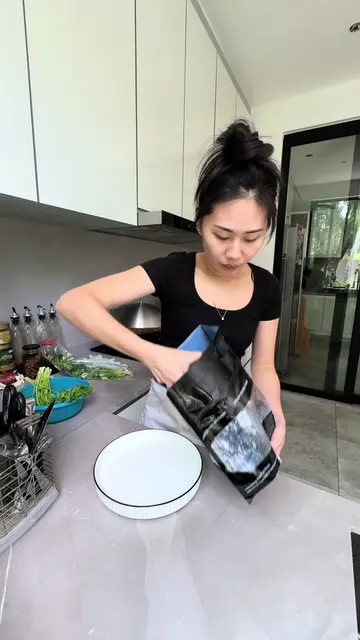 I think a lot of people assume making pho at home is complicated… but honestly, 