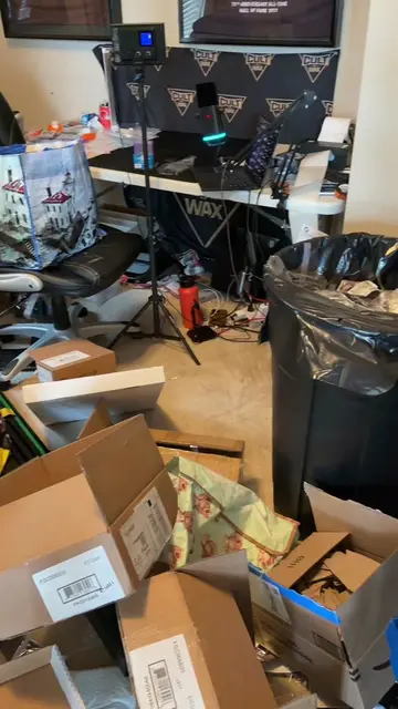 SUMMER DECLUTTERING SERIES anyone?🤭 my husbands office was OUT OF CONTROL! Way 