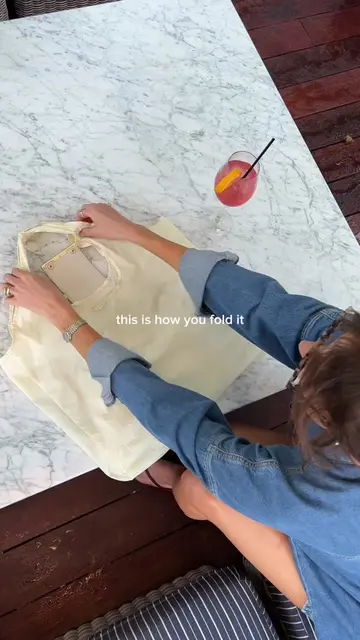 let’s see you try! 👀 #bagcharms #totebag #happyhour #summerstyle 