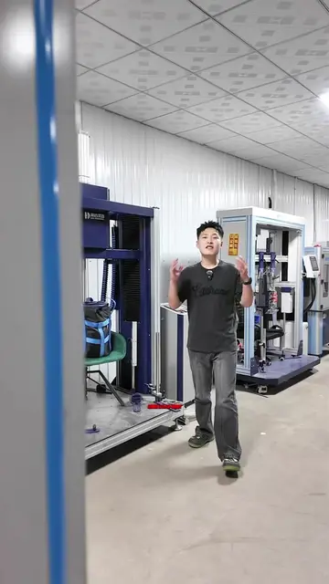 Weighing test of dining chairs on-site, making overseas purchases safer and more