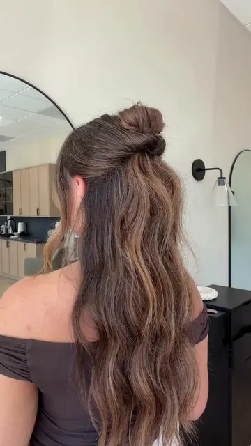 easy half up summer hairstyle 🤎 