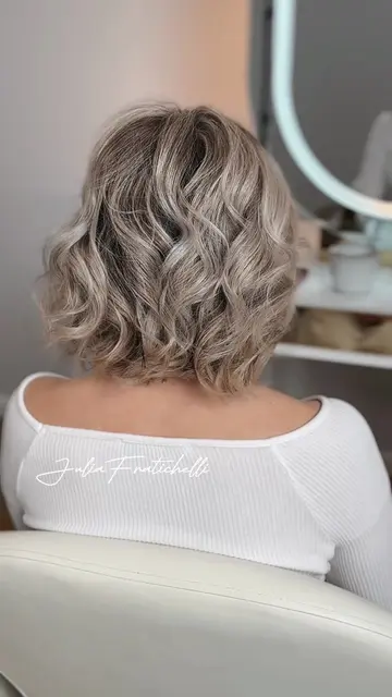 Short hair bridal hairstyle! Yes it’s possible, even without extensions! ☺️ Do y