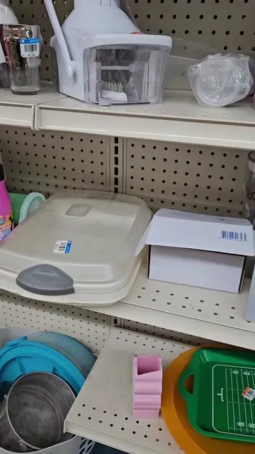 Day 30 of helping you spot useful items in a thrift store! Today we found a vint