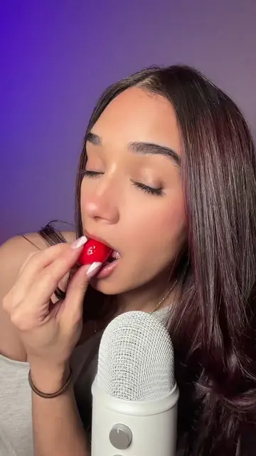 ⚠️ LOTS of chewing sounds ✨ #asmr #asmreating #asmrsounds #fyp 