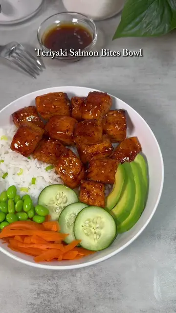 teriyaki salmon bites bowl 🍣🍚 this recipe makes 2 servings!! 👌 calories per s