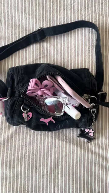 perfect everyday bag 🎀 @VSPINK   #whatsinmybag #pink #pursetok #victoriassecret