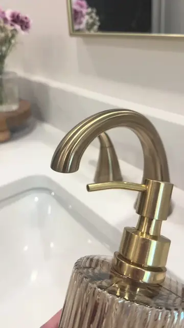 Be honest…. would this have bothered you too? The soap dispenser and mirrors did
