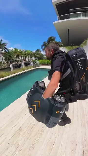Taking in the best bits of Miami with the Gravity Jet Suit 🚀☀️ #jetsuit ##gravi