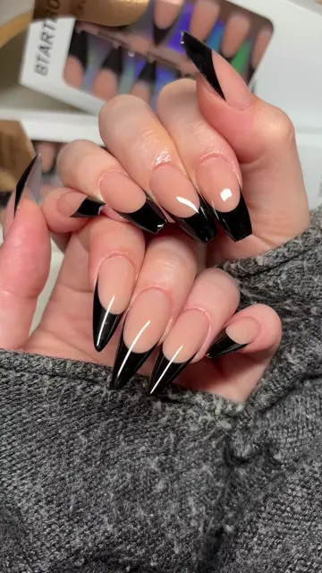 black french tips ⛓️🖤🥀 using @BTArtboxnails XCOATTIPS French Tips in Black 🖤 